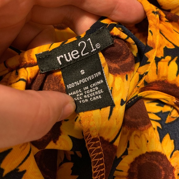 Sunflower crop top - Picture 2 of 4